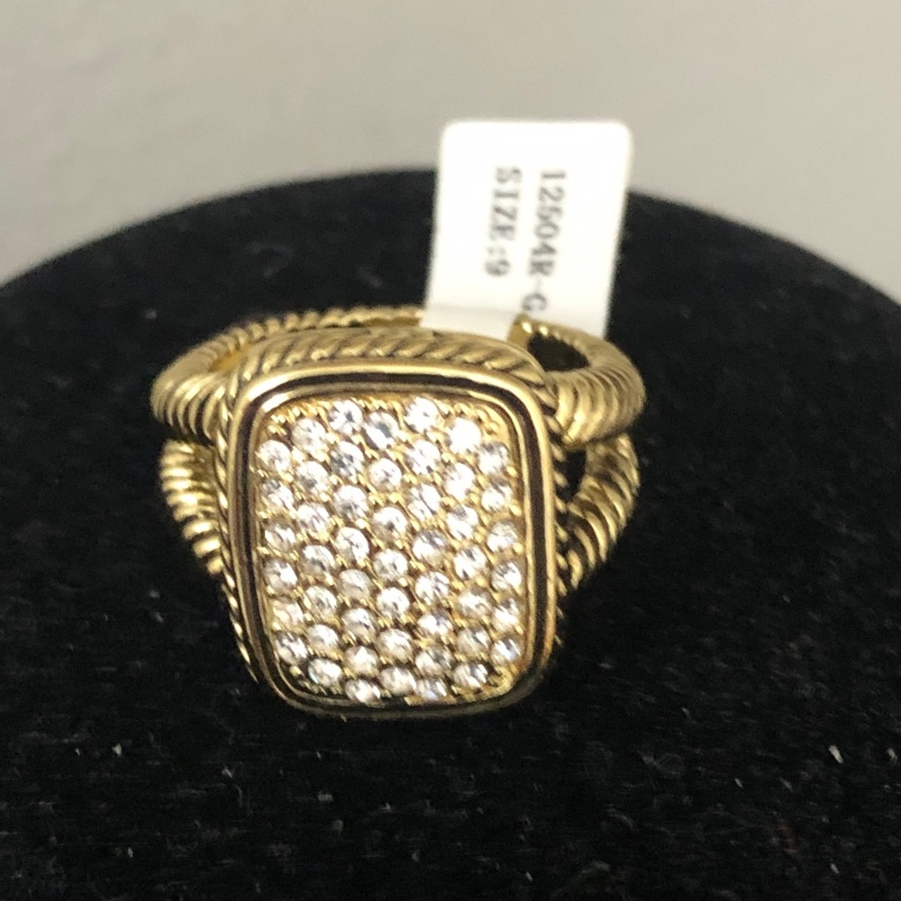 - Gold Sequence Ring - Picture 2 of 7
